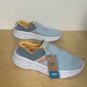 Women’s HOKA size 8 sneaker blue yellow Ora Recovery Shoe 2